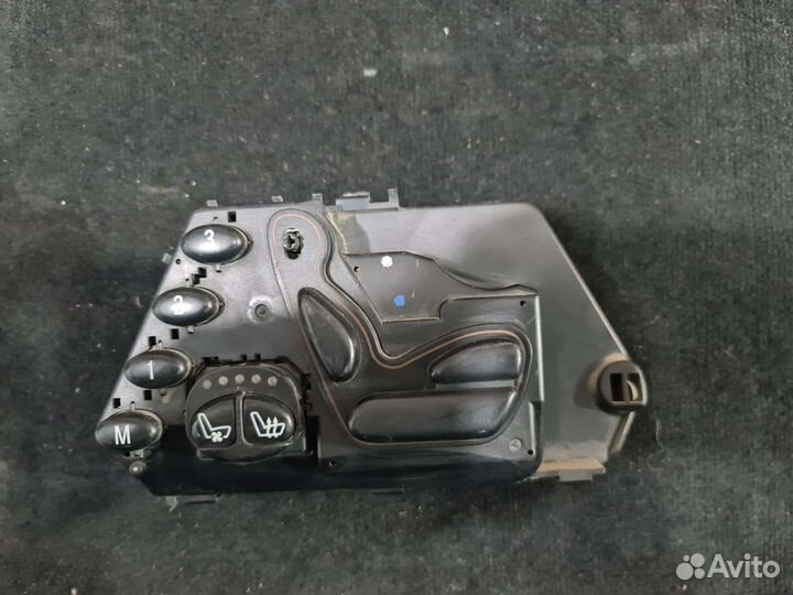 Блок управления заднего левого сиденья Mercedes220