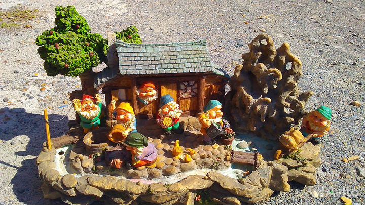 Декоративный, настольный фонтан Гномы