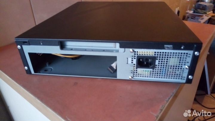 Корпус MSI формата Mini-ITX с блоком питания