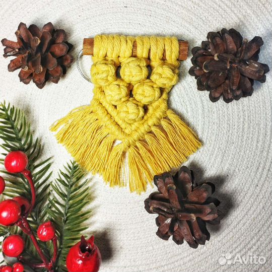 Мини-панно на корице в технике макраме