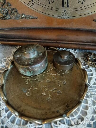 Старинные весы, набор разновесов, гирьки