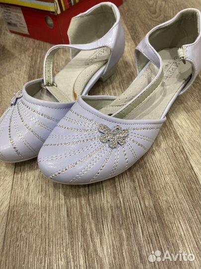 Туфли для девочки белые новые 32