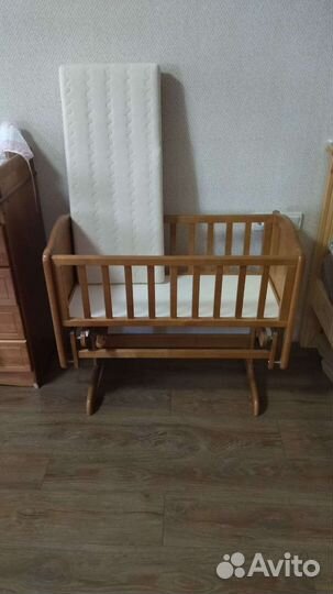 Деревянная колыбель с маятником Troll