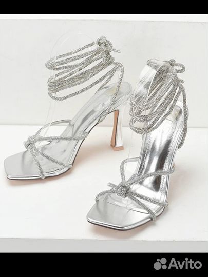 Босоножки серебрянные новые 39