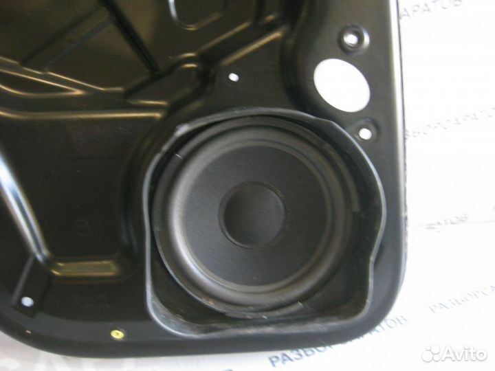 Кронштейн двери задний левый Volkswagen Touareg