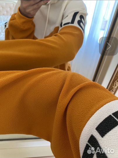 Костюм спортивный