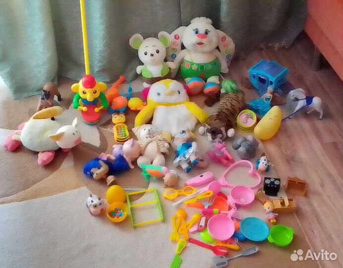 Игрушки, каталка, мягкие игрушки, посуда