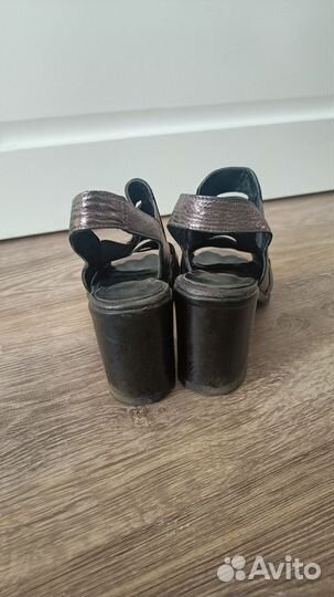 Босоножки женские