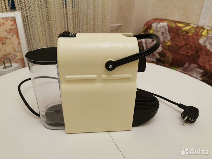 Капсульная кофемашина delonghi