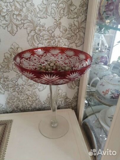 Ваза из рубинового хрусталя