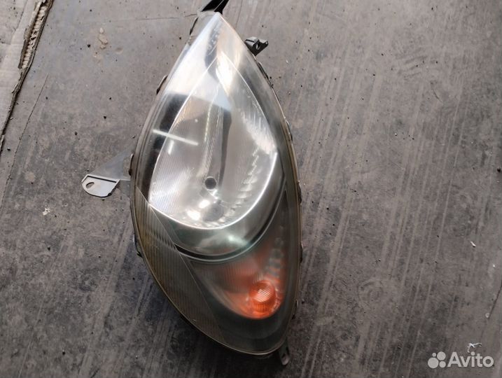 Фары на toyota funcargo