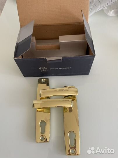 Врезной замок с ручкой