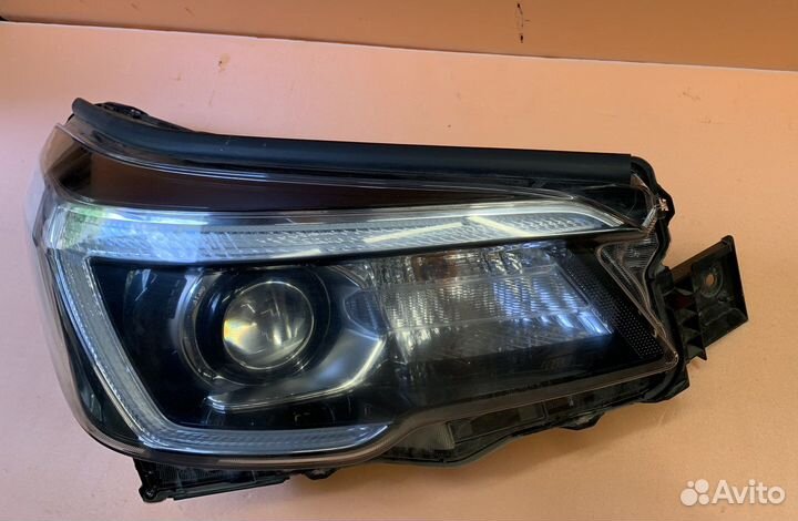 Фара правая Subaru Forester SK