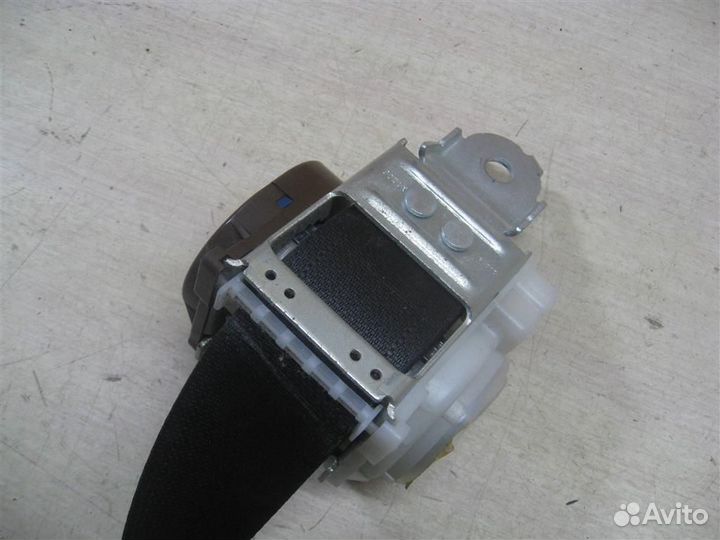 Ремень безопасности задний правый Subaru Legacy