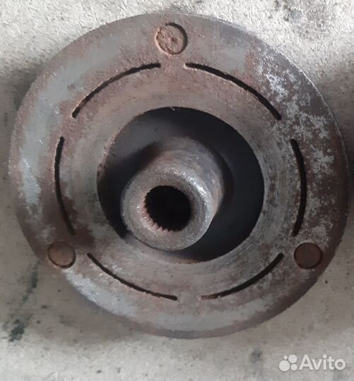 Пластина прижимная компрессора кондиционера Hyunda