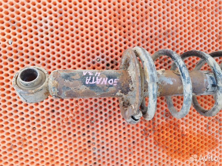 Стойка амортизатора заднего левого Hyundai Sonata