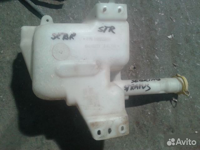 Бачок омывателя Dodge Stratus