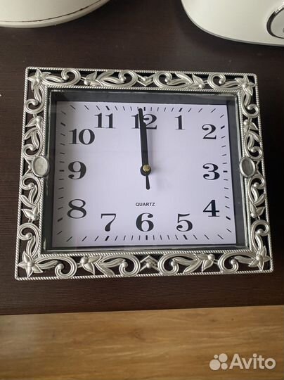Часы кварцевые новые