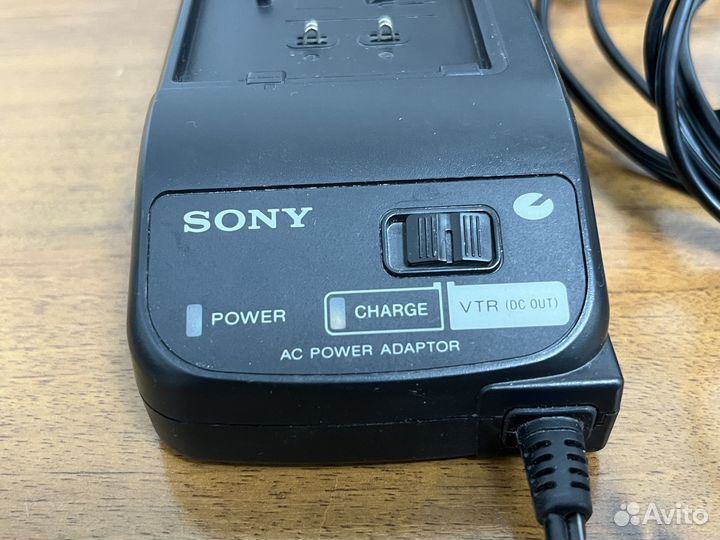 Зарядное устройство Sony AC-V16 и аккумулятор
