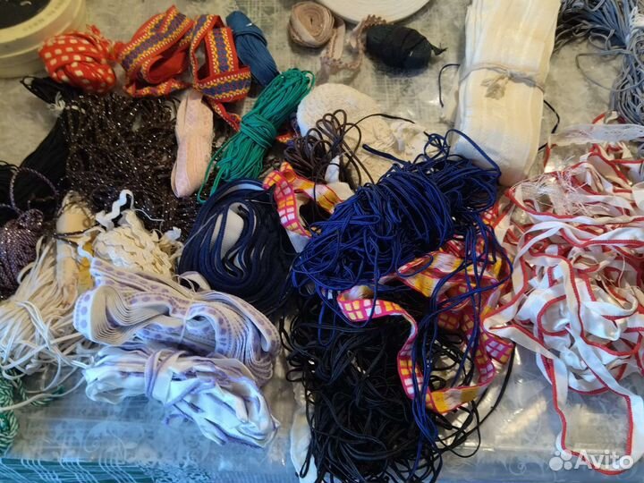 Тесьма, нитки, отрезы
