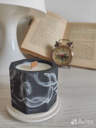 Свеча соевая в гипсовом подсвечнике