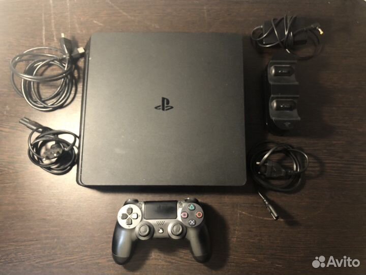 Консоль PS4 slim 500gb с 2 геймпадами + 3 игры