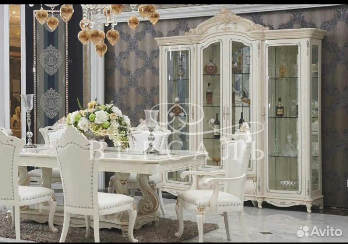 Горка, стол, стулья, комод