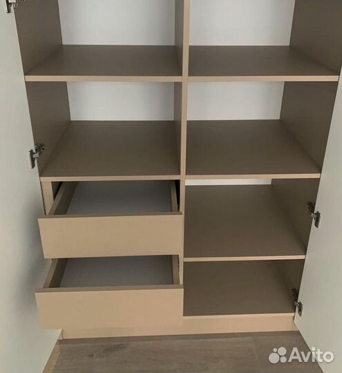 Зеркальный шкаф