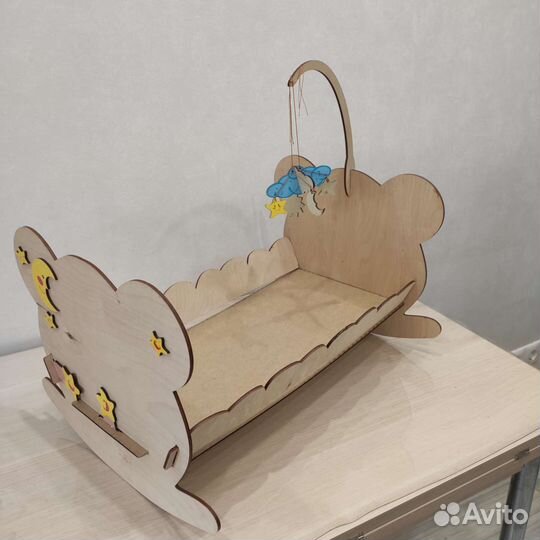 Игрушечная кровать