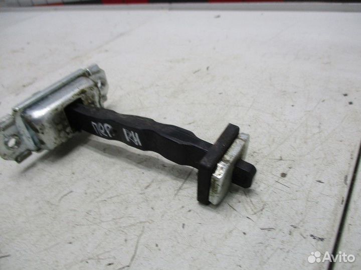 Ограничитель двери передний правый Kia Rio 4 FB