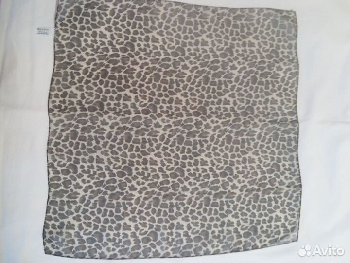 Платочки шейные разные