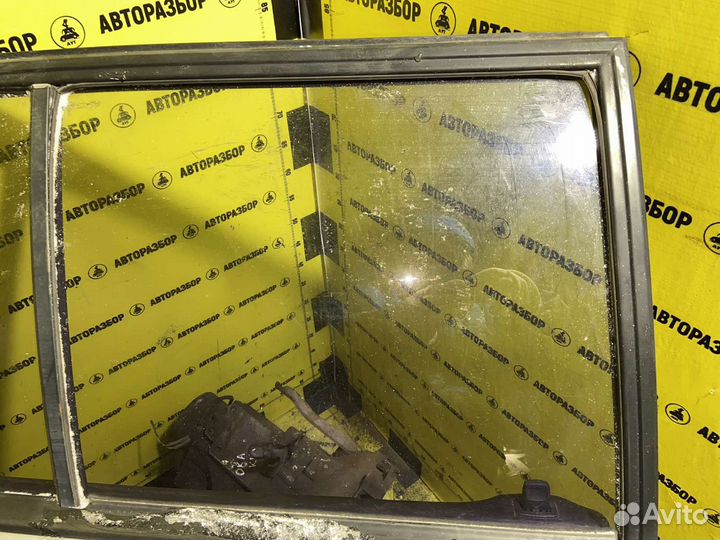 Стекло задней правой двери Mazda 626