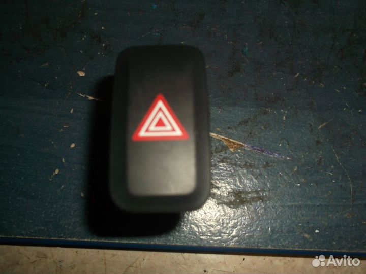 Кнопка аварийной сигнализации (Kia Rio)
