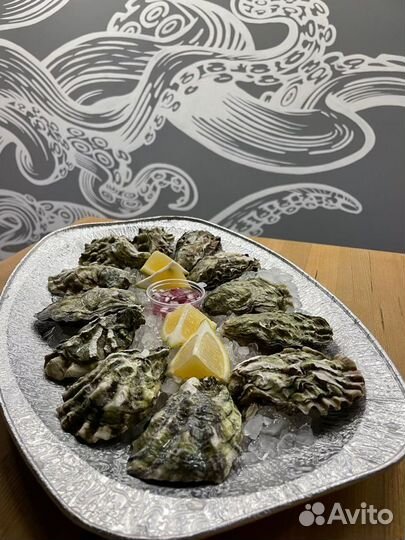 Икра, раки, лобстеры, устрицы, строганина