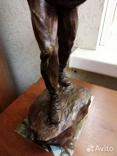 Бронзовая статуэтка Сеятель подписная старинная