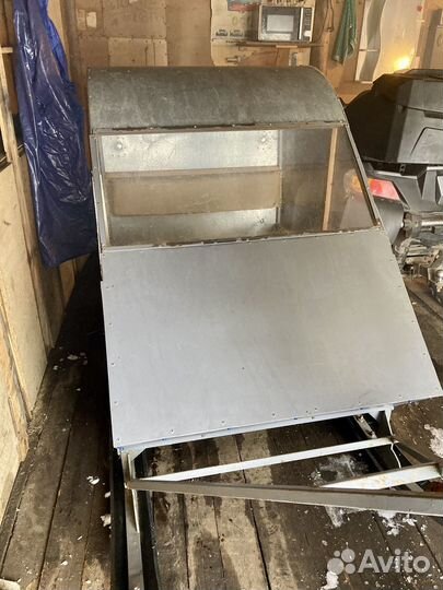 Крытые сани для снегохода