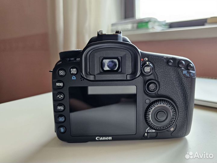 Почти новый Canon 7D с объективом Tamron 18-270mm