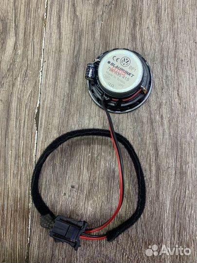 Динамик задний правый Volkswagen Touareg