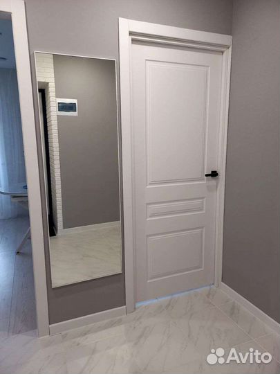 Зеркало в алюминиевой раме