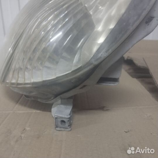 Фара левая