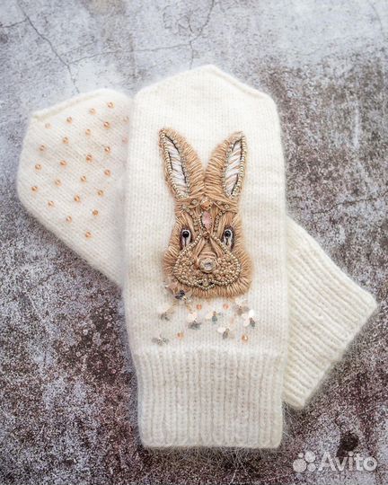 Варежки с ручной вышивкой