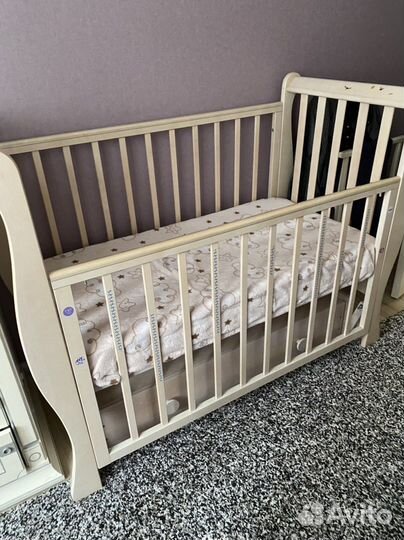 Детская кроватка без матраса