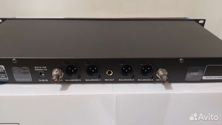 Радиосистема вокальная на 4 радиомикрофона