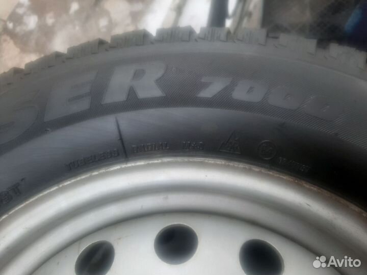 Bridgestone Ice Cruiser 7000 215/65 R16