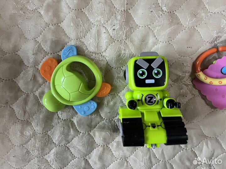 Детские игрушки и погремушки