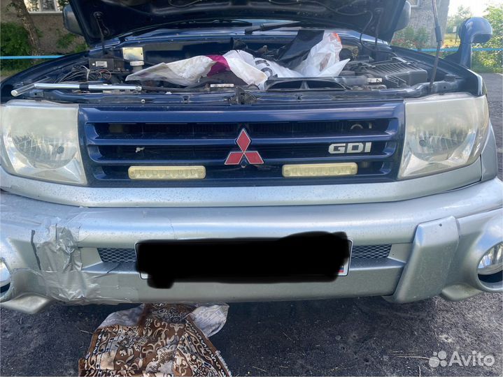 Бампер Mitsubishi pajero io