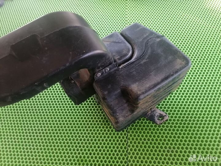 Резонатор впуска Киа Маджентис 1