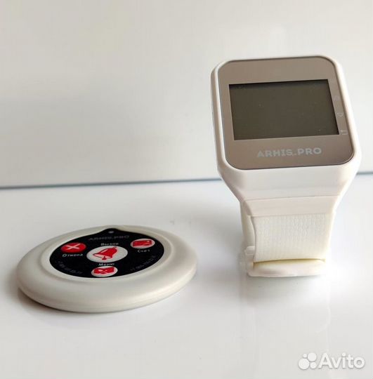 Комплекты вызова персонала: кнопка вызова и часы