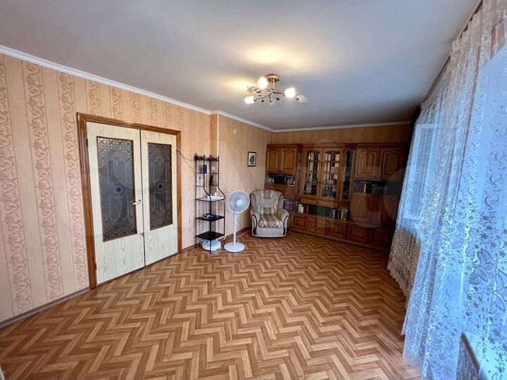 2-к. квартира, 68 м², 8/10 эт.