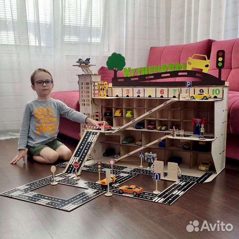 Деревянная парковка - гараж для машинок